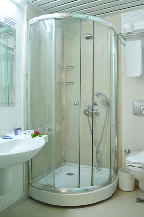 Family Apartment, 2 Bedrooms, Garden View, Garden Area | Bathroom | Shower, hair dryer