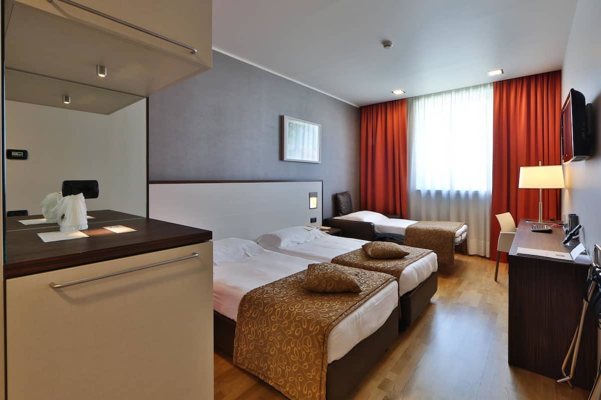 Premium bedding, down duvets, pillow-top beds, minibar