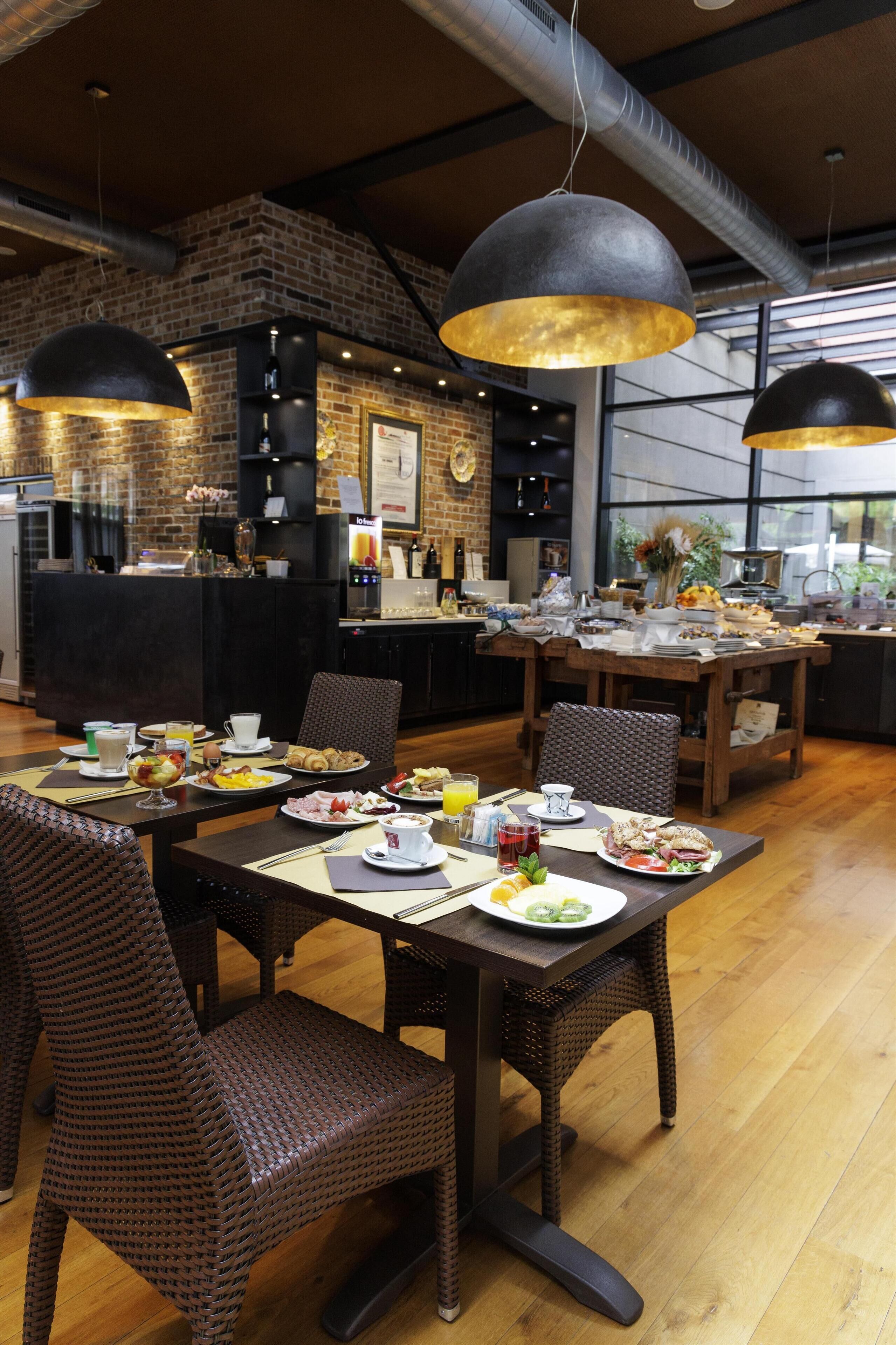 Tägliches Frühstücksbuffet gegen Gebühr