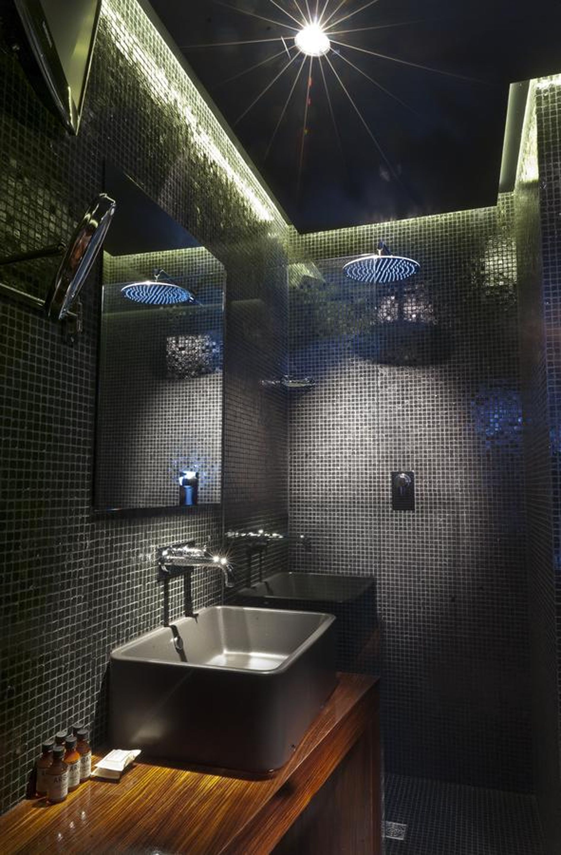 junior suite | bathroom | shower, free toiletries, hair dryer, bathrobes