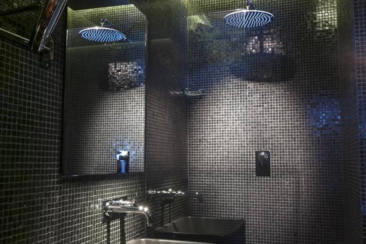 junior suite | bathroom | shower, free toiletries, hair dryer, bathrobes