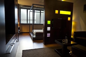 Suite Junior | Minibar, coffre-fort, décor unique, ameublement unique