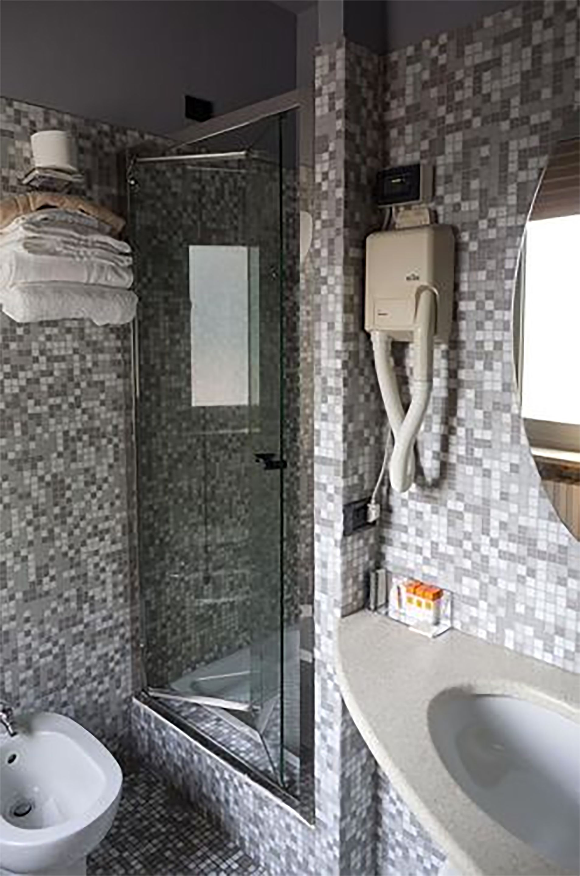 double room, 1 large single bed (budget) | bathroom | shower, free toiletries, hair dryer, bathrobes