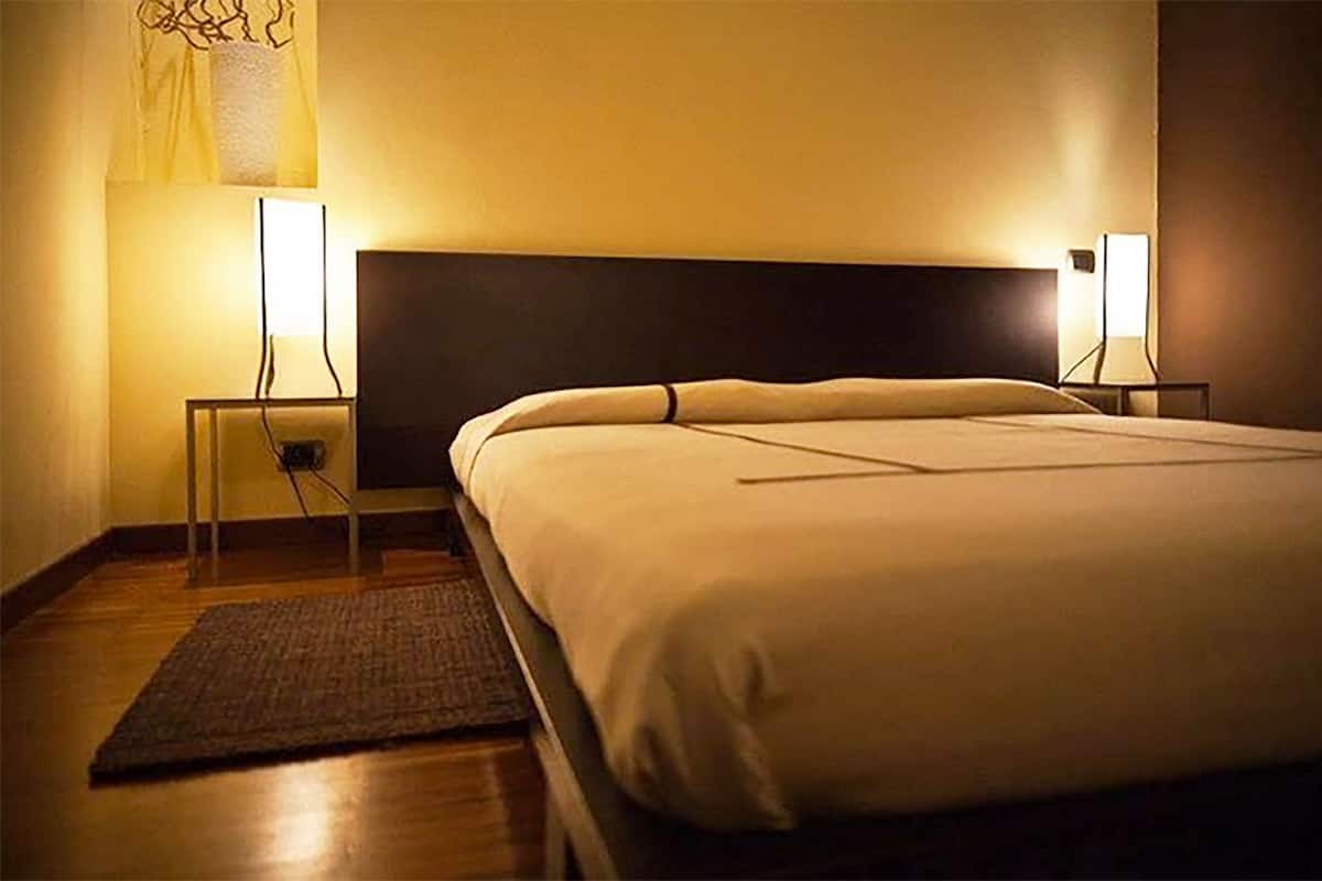 Comfort kamer, 1 twee- of 2 eenpersoonsbedden | 1 slaapkamer, een minibar, een kluis op de kamer