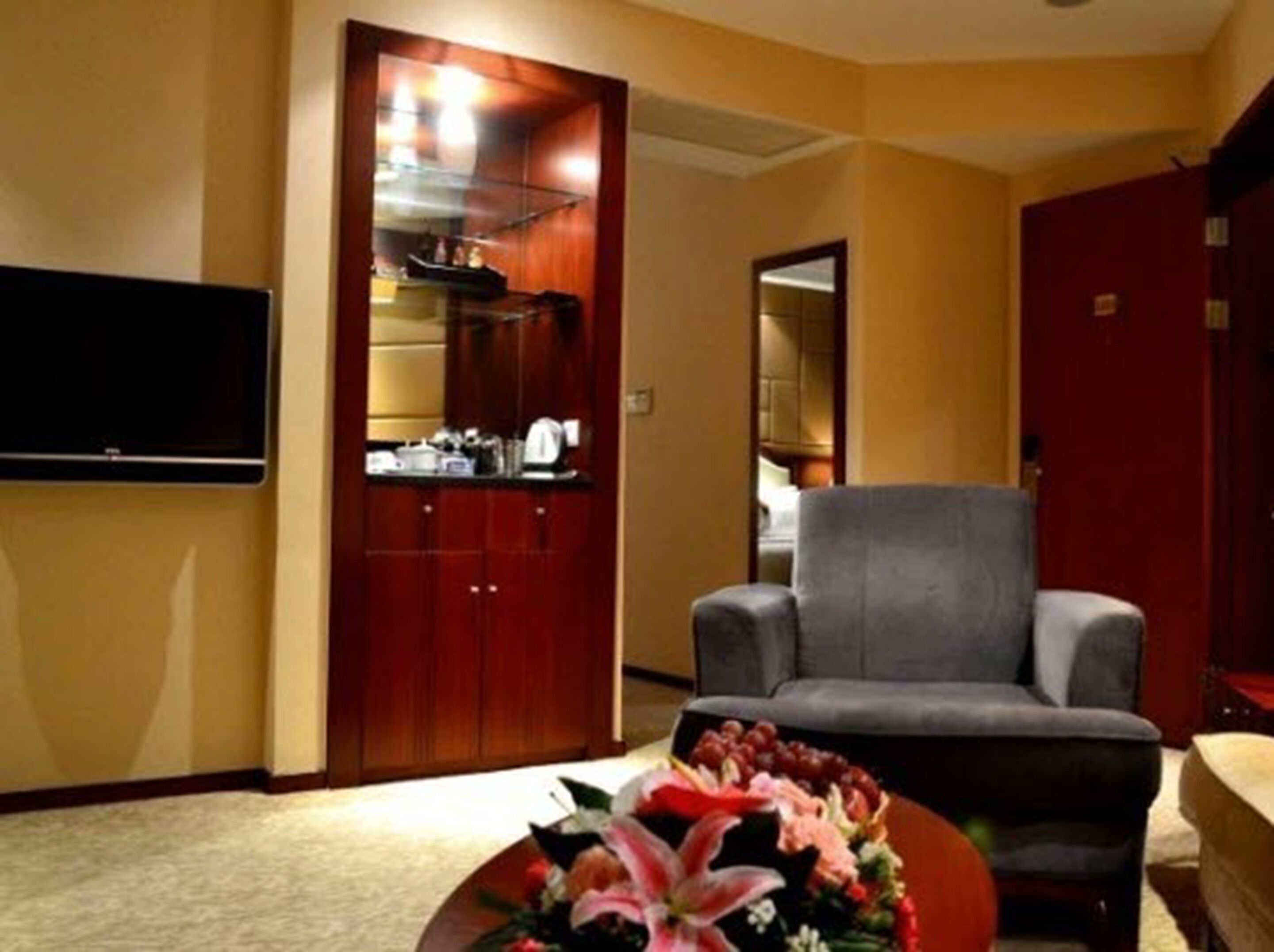 superior suite | minibar, in-room safe, desk, free wired internet
