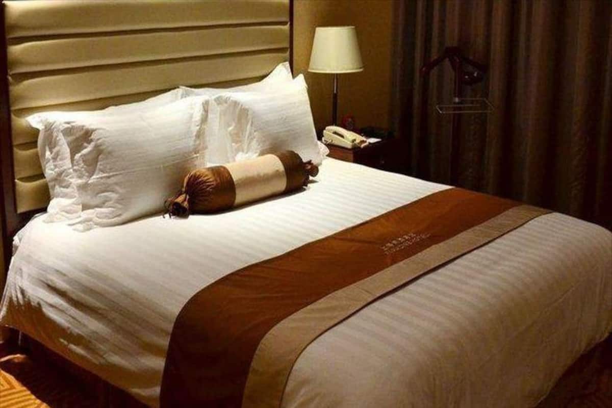 Minibar, Zimmersafe, Schreibtisch, kostenloses Internet per Kabel