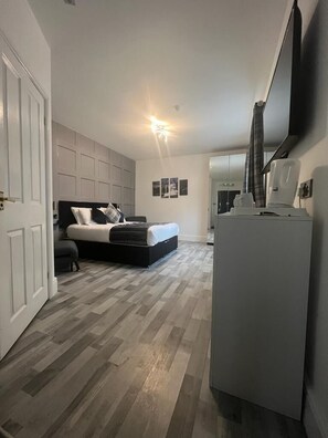 舒适四人房 | 熨斗/熨板、床单