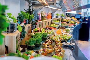 매일 뷔페 아침 식사(1인당 AED 65)