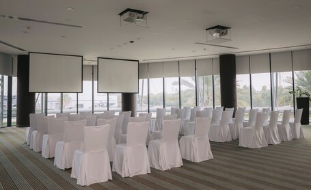 Holiday Inn Abu Dhabi, an IHG Hotel - Image 53