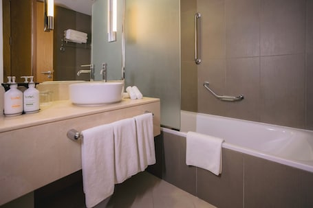 Holiday Inn Abu Dhabi, an IHG Hotel - Image 51