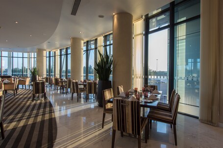Holiday Inn Abu Dhabi, an IHG Hotel - Image 63
