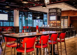 5 restaurants; breakfast, lunch, dinner, and brunch served - Holiday Inn Abu Dhabi by IHG (Abu Dhabi)