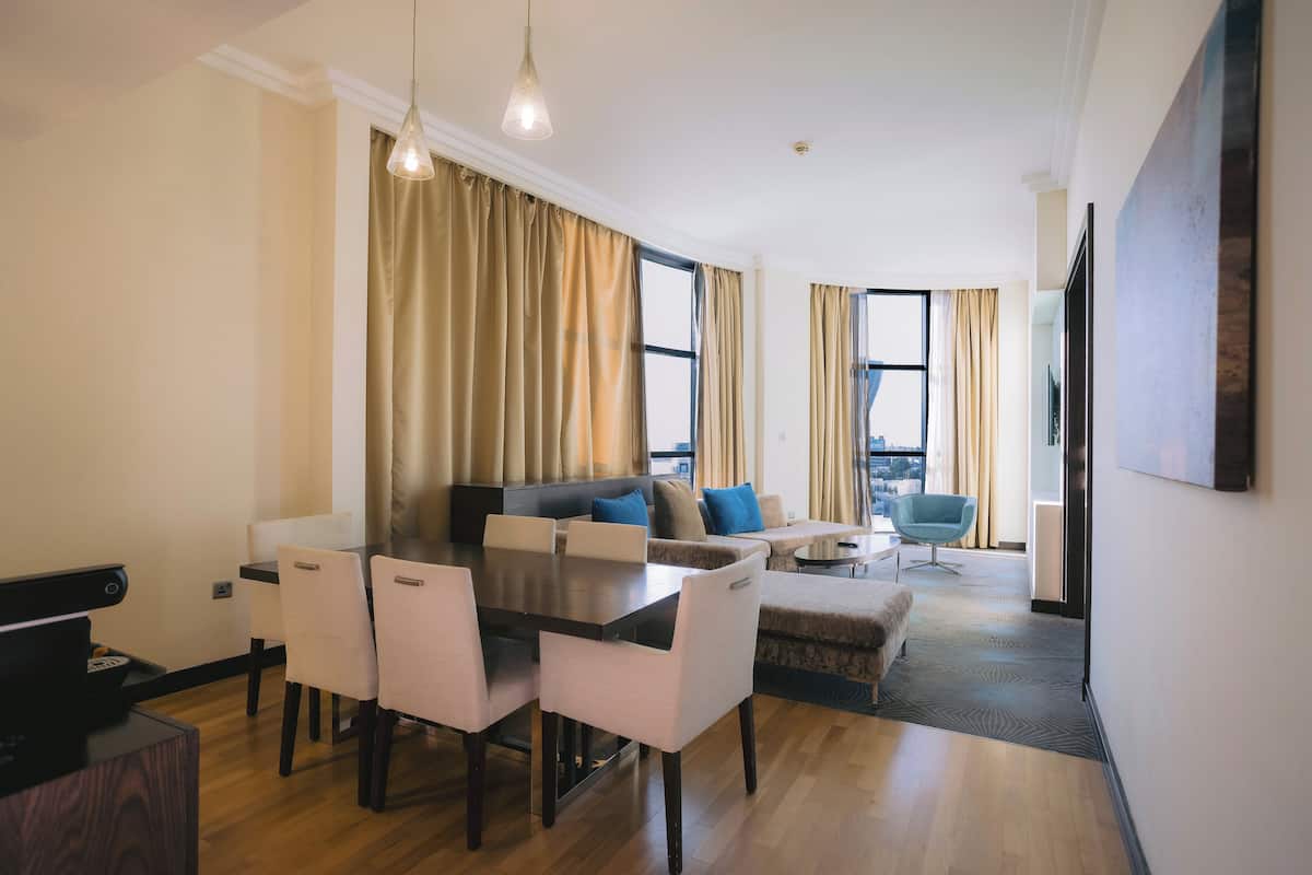 Suite, 1 Bedroom, Non Smoking | In-room safe, individually decorated, individually furnished, desk