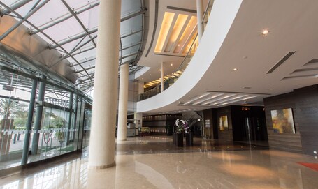 Holiday Inn Abu Dhabi, an IHG Hotel - Image 1