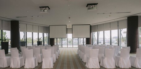 Holiday Inn Abu Dhabi, an IHG Hotel - Image 39
