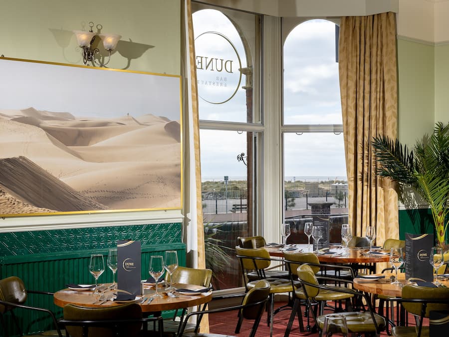 Breakfast and dinner served