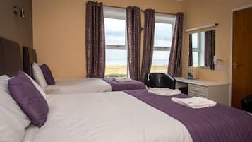 Chambre Triple Classique, plusieurs lits | Décoration personnalisée, ameublement personnalisé, Wi-Fi gratuit