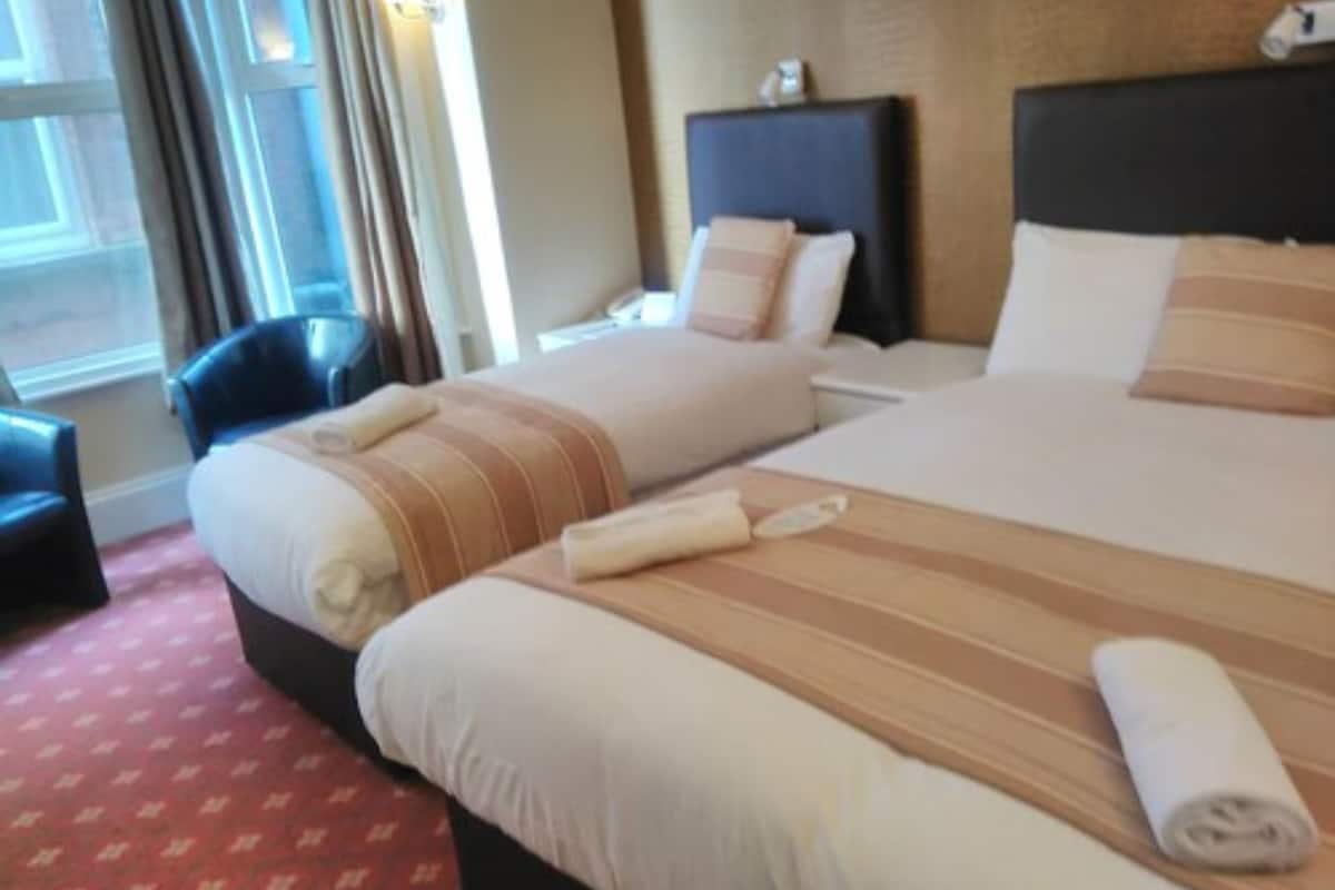 king room plus single  | individually decorated, individually furnished, free wifi, bed sheets