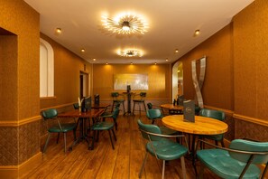 2 bars/lounges - The Palm Court Hotel (Great Yarmouth)