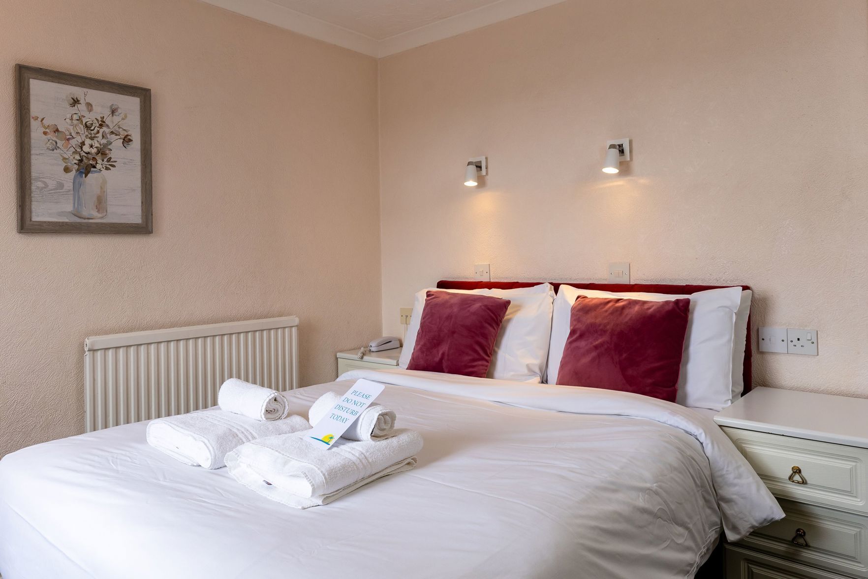 Decoración individual, mobiliario individual, wifi gratis y ropa de cama