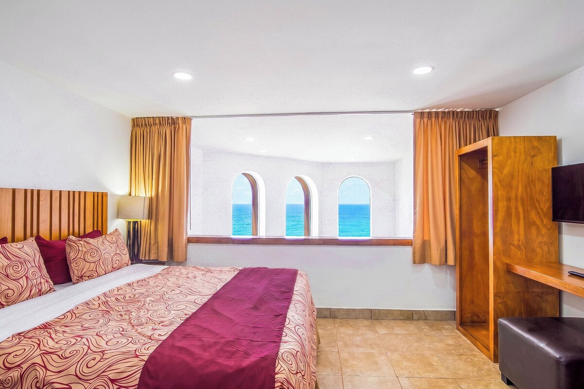 In-room safe, bed sheets