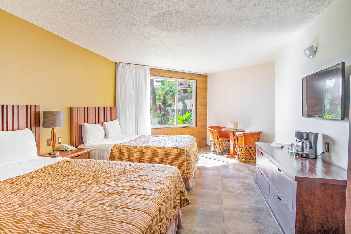 Standard Double With Partial Ocean View Wheelchair Friendly | 1 soveværelse, pengeskab på værelset