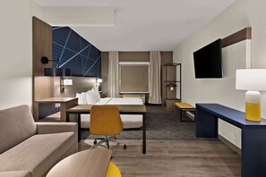 Premium bedding, pillowtop beds, desk, laptop workspace - Comfort Suites Columbus East Broad (Columbus)