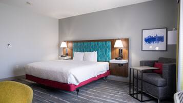 Allergiatestatut vuodevaatteet, tallelokero huoneessa, työpöytä