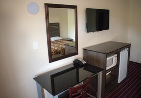 办公桌、隔音、熨斗/熨板、免费 WiFi