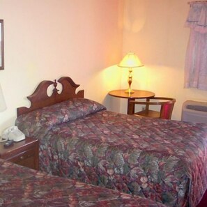 Blackout drapes, free wired internet, bed sheets - Budget Inn Frackville (Frackville)