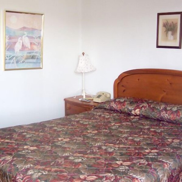 ستائر تعتيم وإنترنت سلكي مجاني وملاءات أسرّة