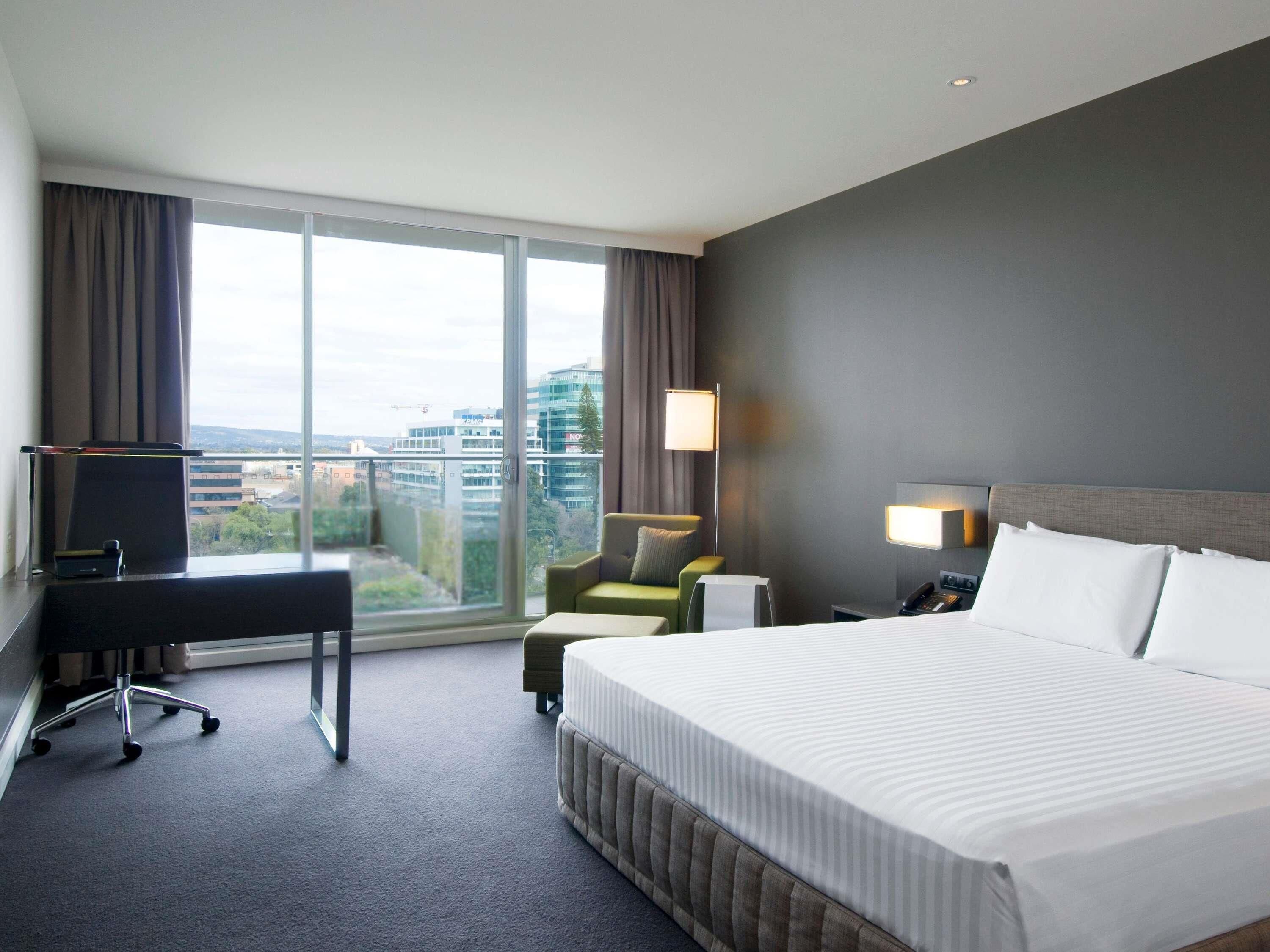 Deluxe Room, 1 King Bed, Balcony, Park View (Executive)
