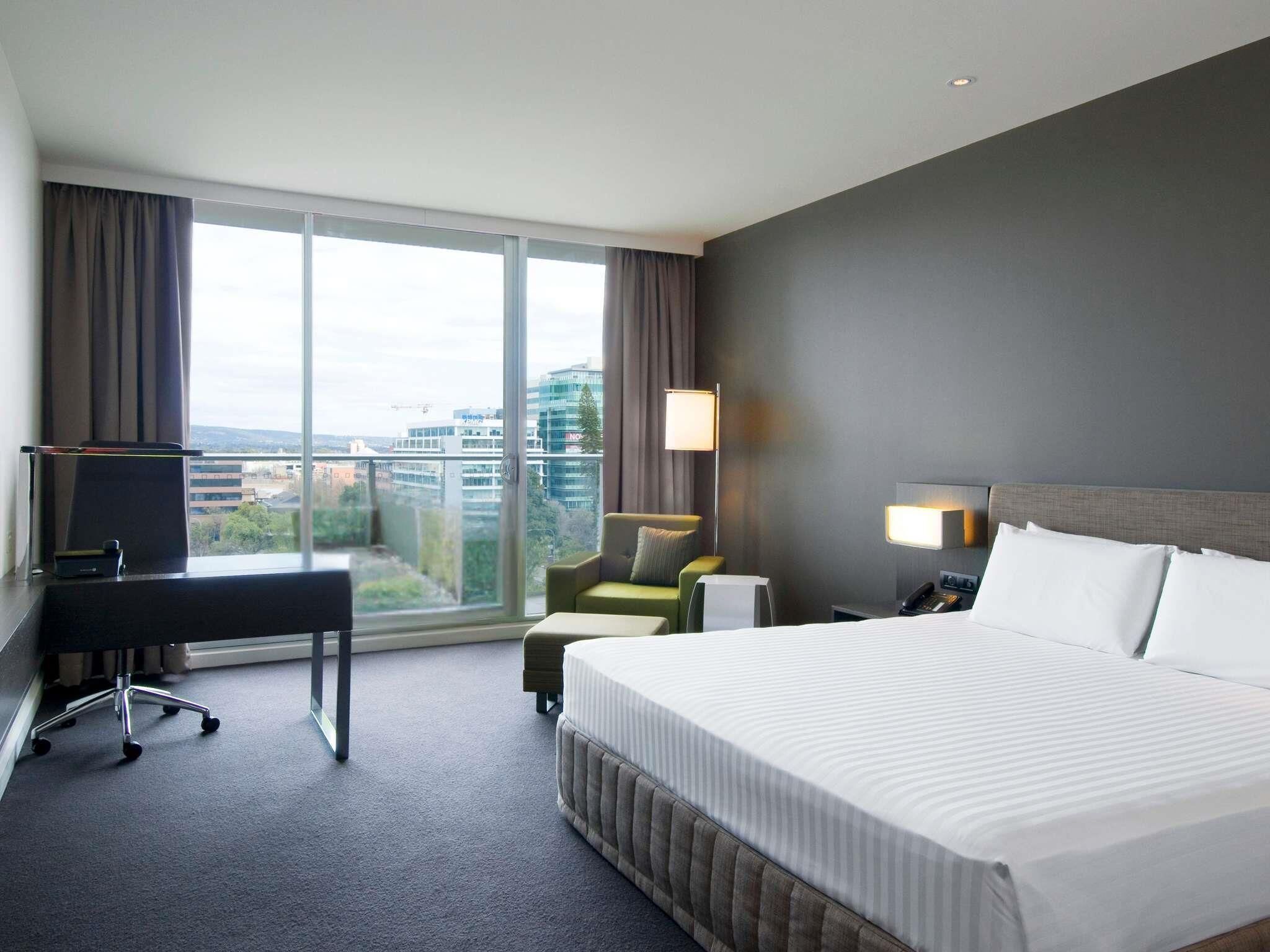 Deluxe-Zimmer, 1 King-Bett, Balkon, Parkblick (Executive) | Hochwertige Bettwaren, Minibar, Zimmersafe, Schreibtisch