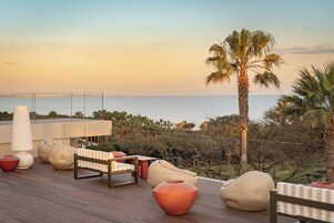 Rooftop bar, ocean view, open daily