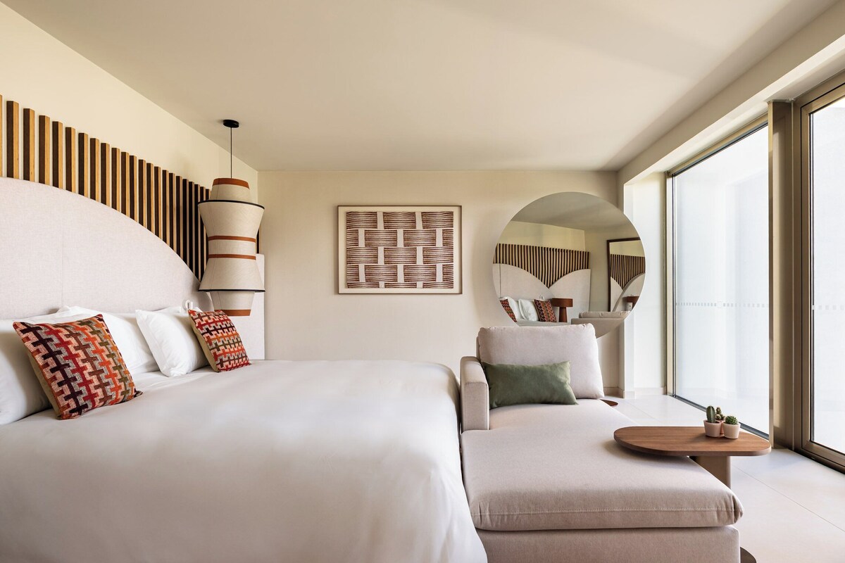 Suite, 1 Bedroom | Premium bedding, minibar, in-room safe, desk