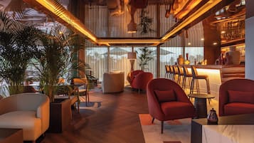 Bar en la azotea, con vista al mar, abre en días seleccionados
