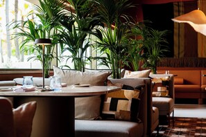 2 restaurants; breakfast, lunch, and dinner served - Kimpton Atlântico Algarve by IHG (Albufeira)