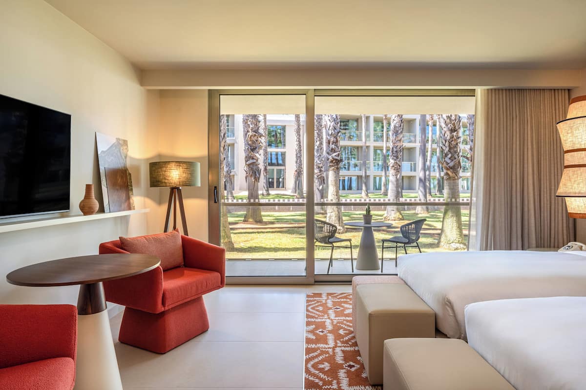 Premium bedding, minibar, in-room safe, desk