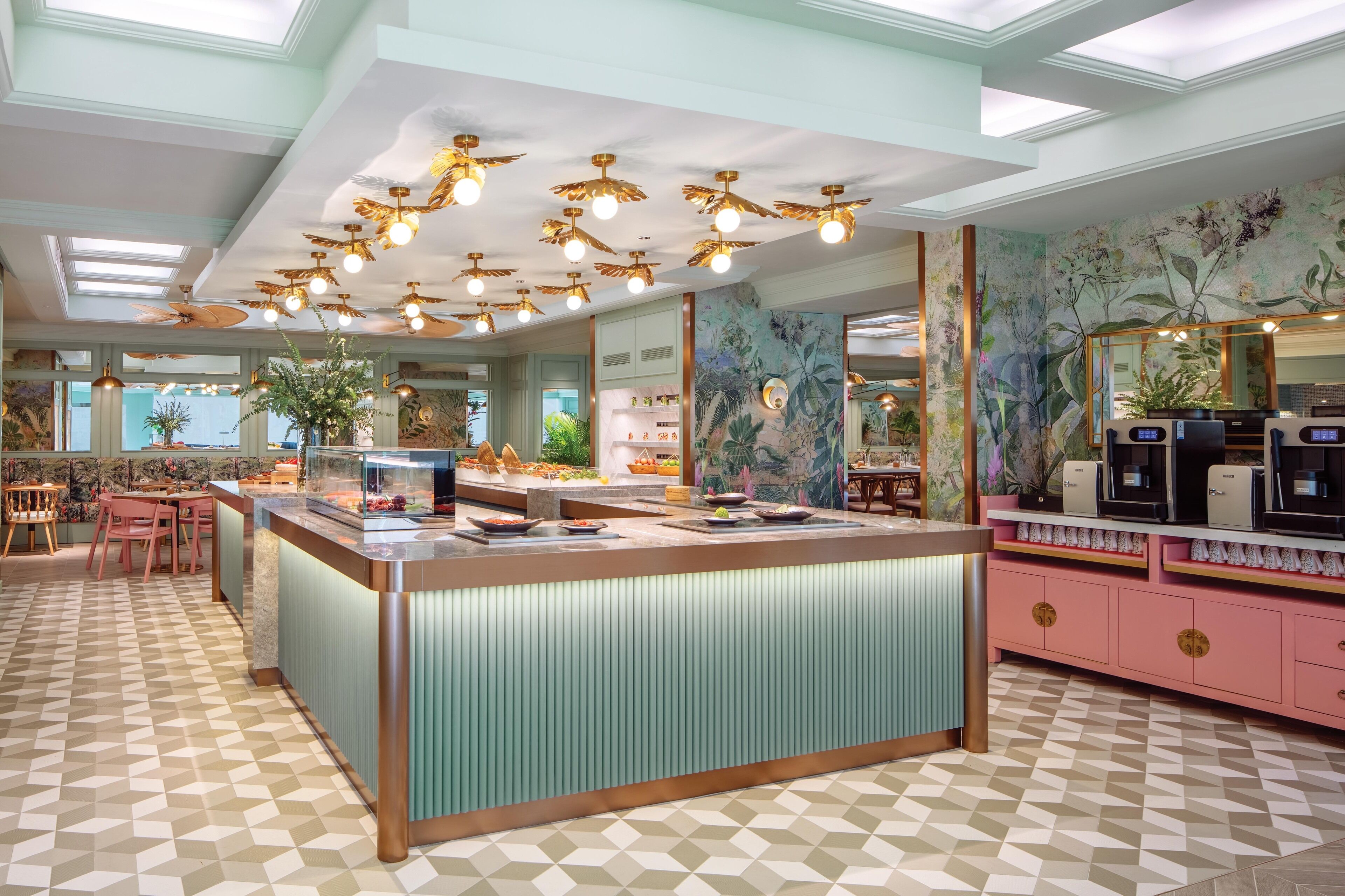 每日供应自助式早餐（每人 SGD 42.00）