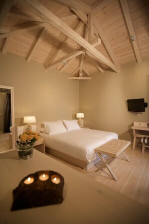 In-room safe, blackout curtains, soundproofing, free WiFi - Melitsina Village Hotel (West Mani)