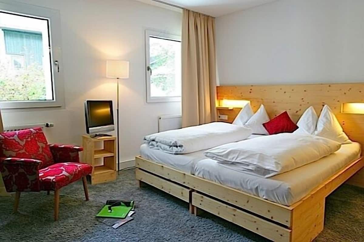 Kamar Double | Brankas, meja kerja, setrika/meja setrika, dan Wi-Fi gratis