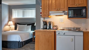 Studio Suite, Jetted Tub | Private kitchen | Coffee/tea maker, fridge, microwave, stovetop - Tiki Shores Inn & Suites (Penticton)