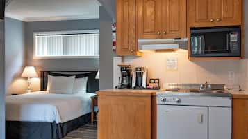 Suite estudio, hidromasaje | Cocina privada | Refrigerador, microondas, parrilla de estufa y cafetera y tetera
