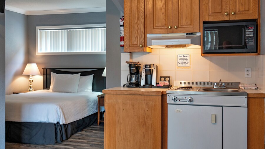 Tiki Shores Inn & Suites
