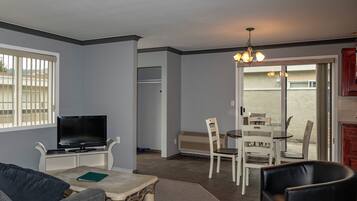 Apartment | Ruang tamu | TV skrin rata