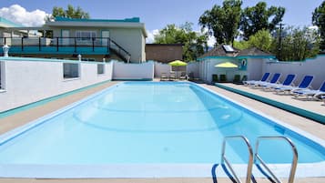 Piscina externa sazonal
