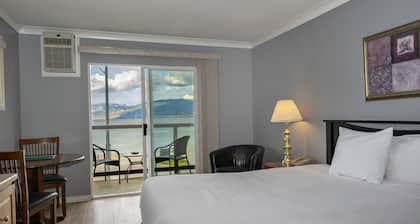 Tiki Shores Inn & Suites