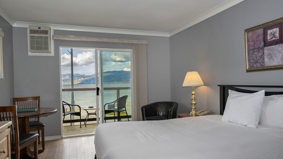 Tiki Shores Inn & Suites