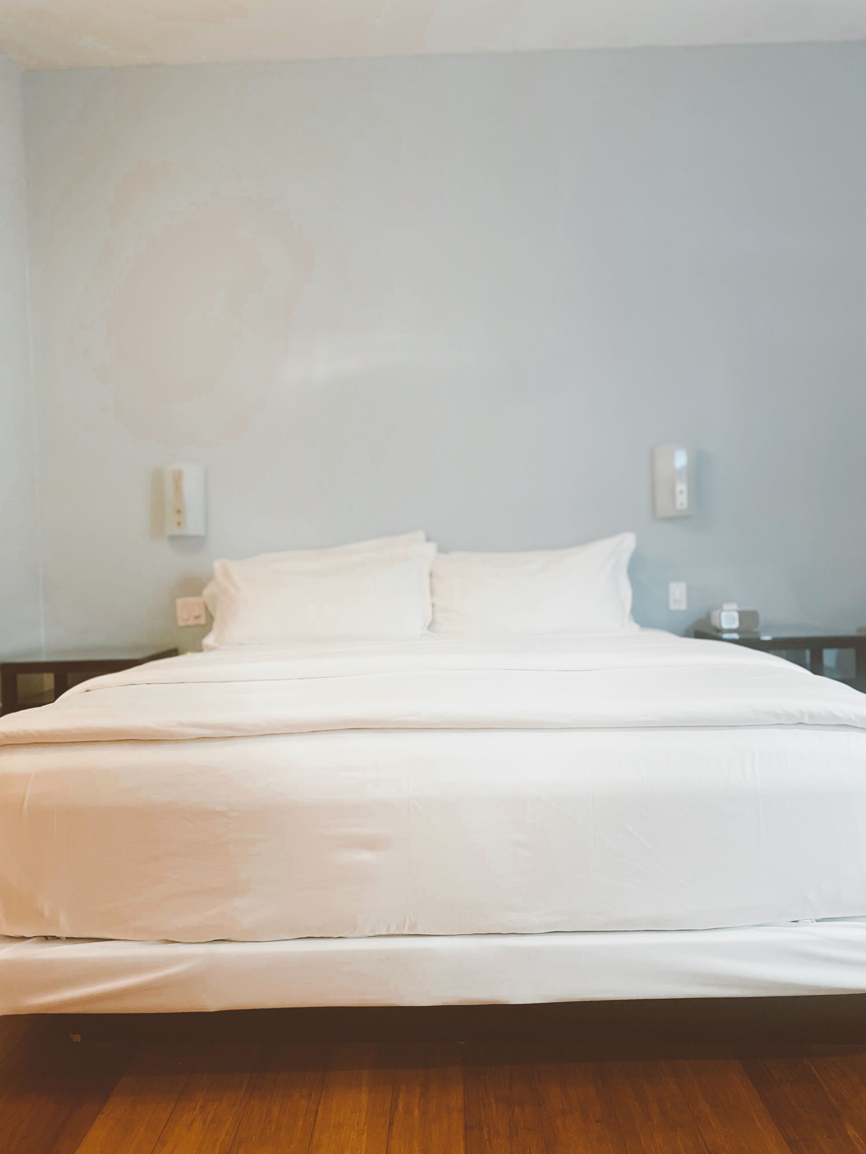 Classic Room, 1 King Bed | Premium bedding, down duvets, pillow-top beds, desk