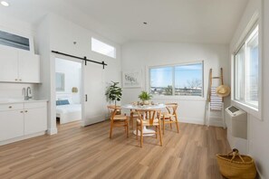 Dining - The Inn at Fairfield Beach (Fairfield)